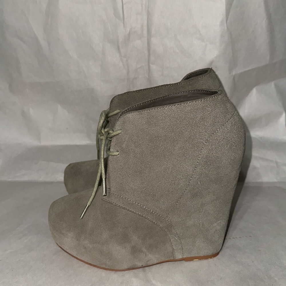 STEVE MADDEN: Annie Wedge Heeled Booties. Grey/Tan color. Women’s size 8 1/2.